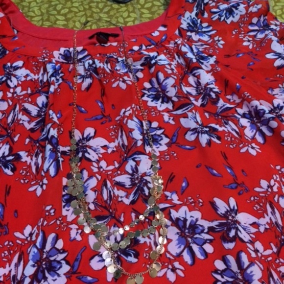 Multi colored flutter sleeve top - Picture 2 of 2